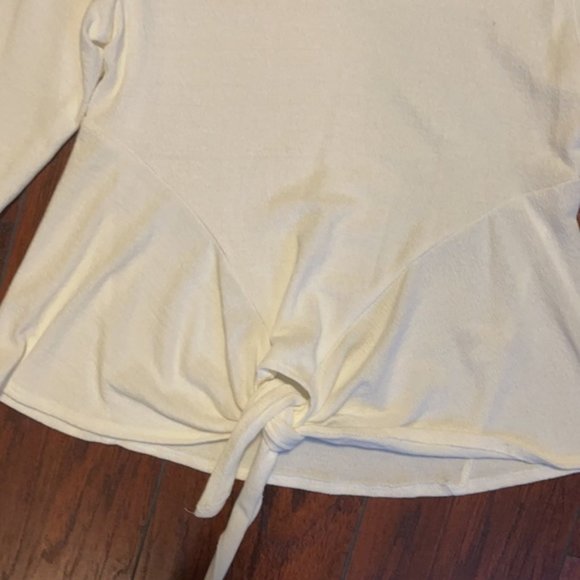 Francesca's | NWT Eliza Front Tie Basic Top - Picture 9 of 15